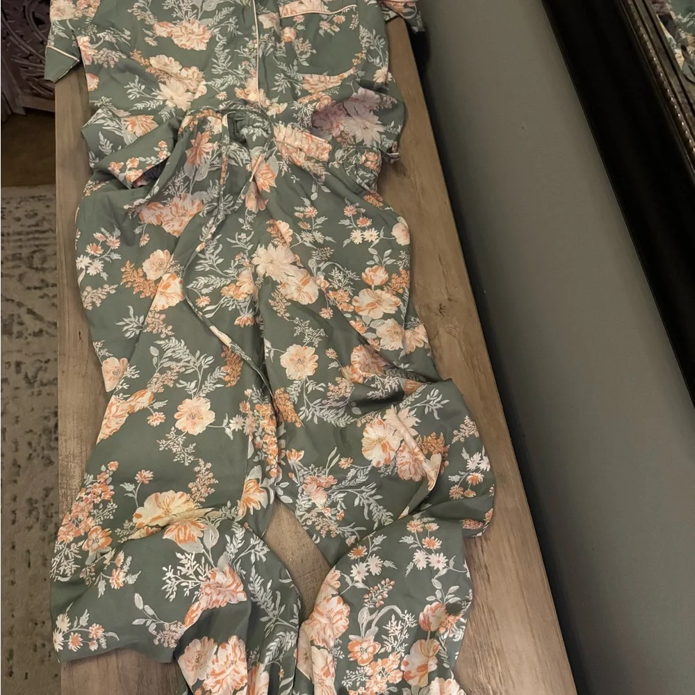 cupcakes & cashmere Green Floral Pajama Set - Picture 4 of 9